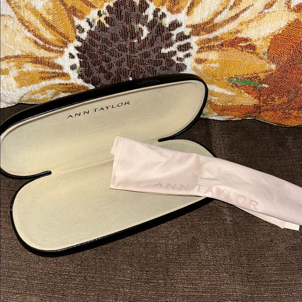 Ann Taylor Elegant Black Eyewear Case - Picture 4 of 4